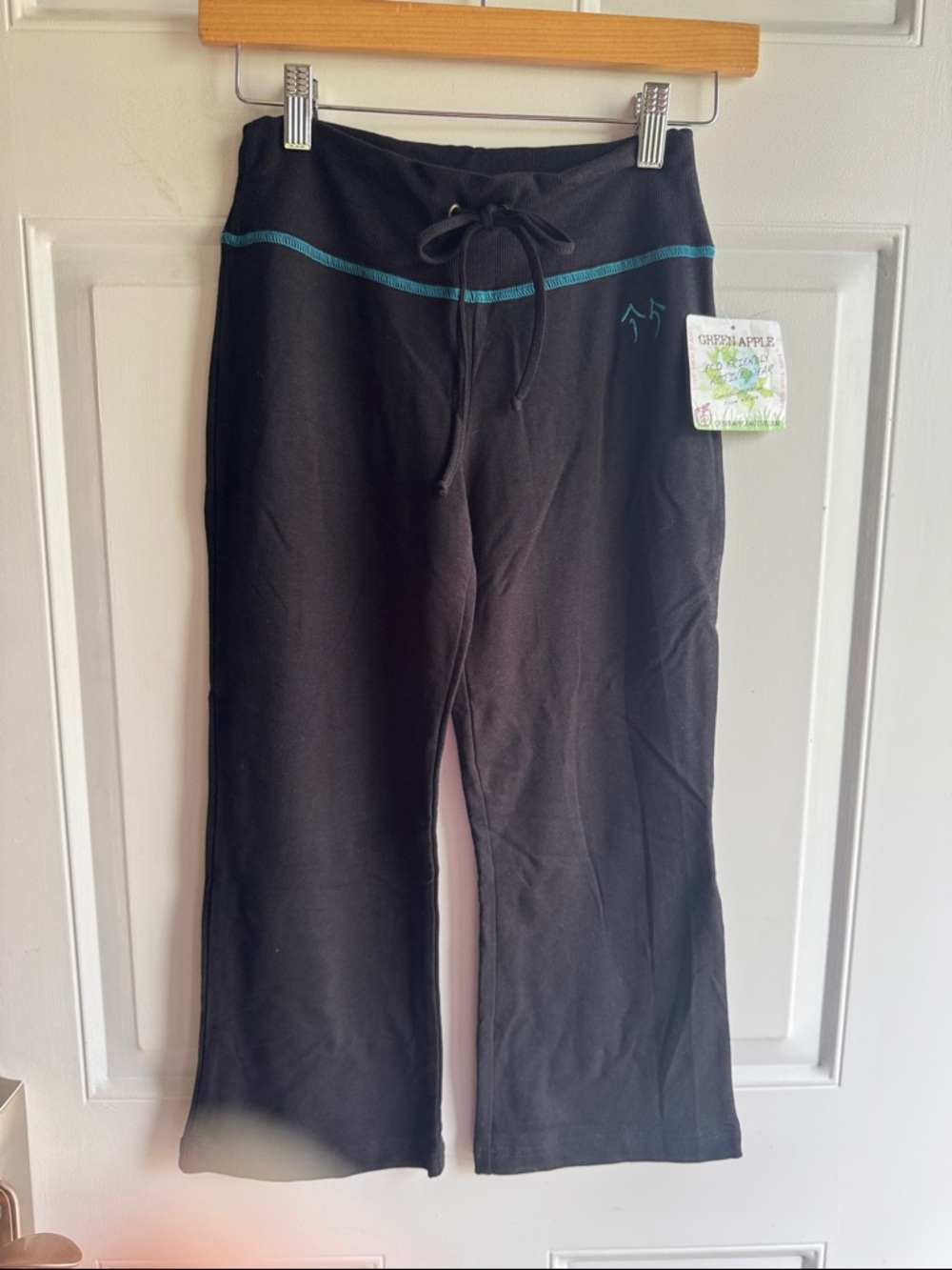 Green Apple Bamboo Cotton Sustainable Yoga Crop Yoga Pants - Black - Small - NWT